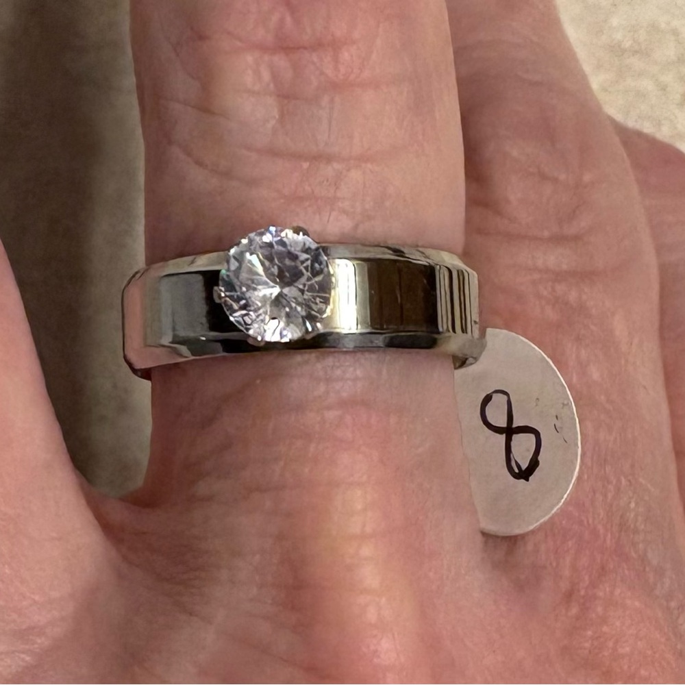 Elegant Silver Ring with Clear Gemstone